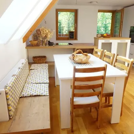 아파트 Spacious & Cozy At Lake