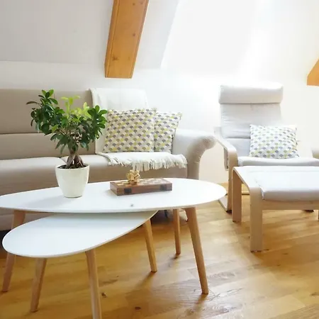 Spacious & Cozy At Lake 아파트
