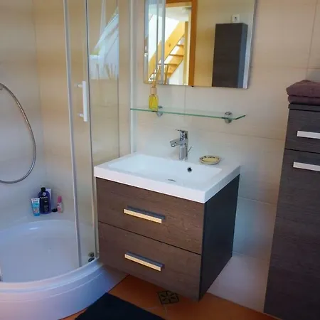 Spacious & Cozy At Lake Appartement